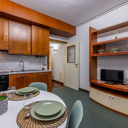 Close To Duomo Lovely City Center Flat-3